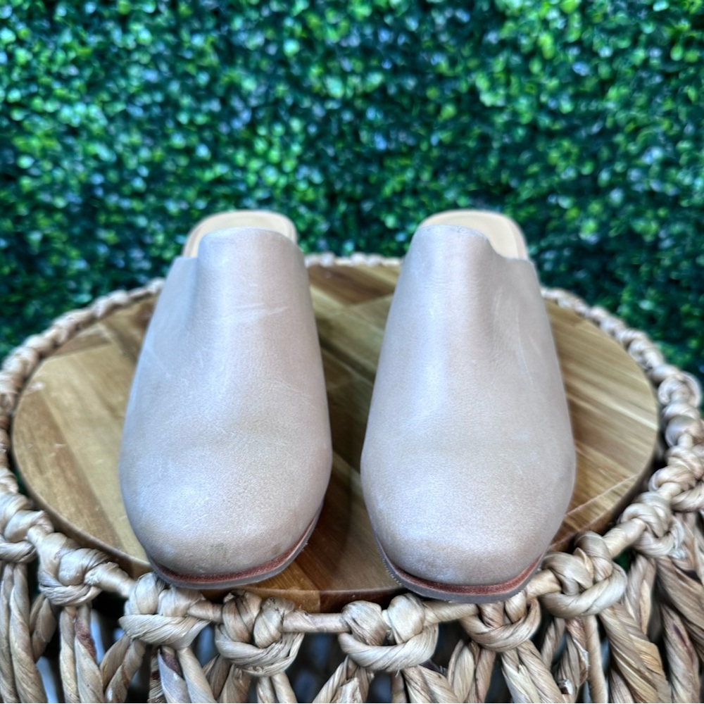New in box Nisolo x Anthropologie heeld mule in color almond 100%‎ leather - Picture 7 of 13